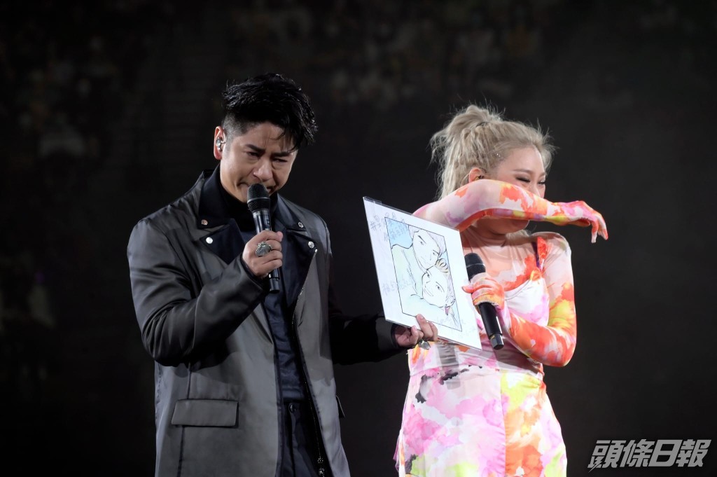 兩個都哭成淚人。